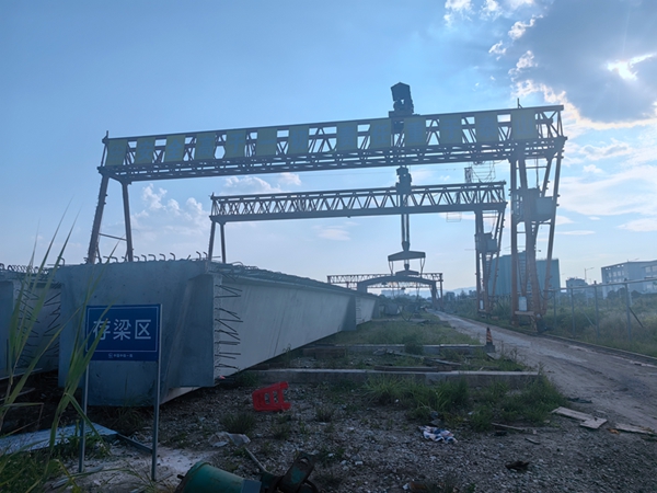 提梁龙门吊 (1)